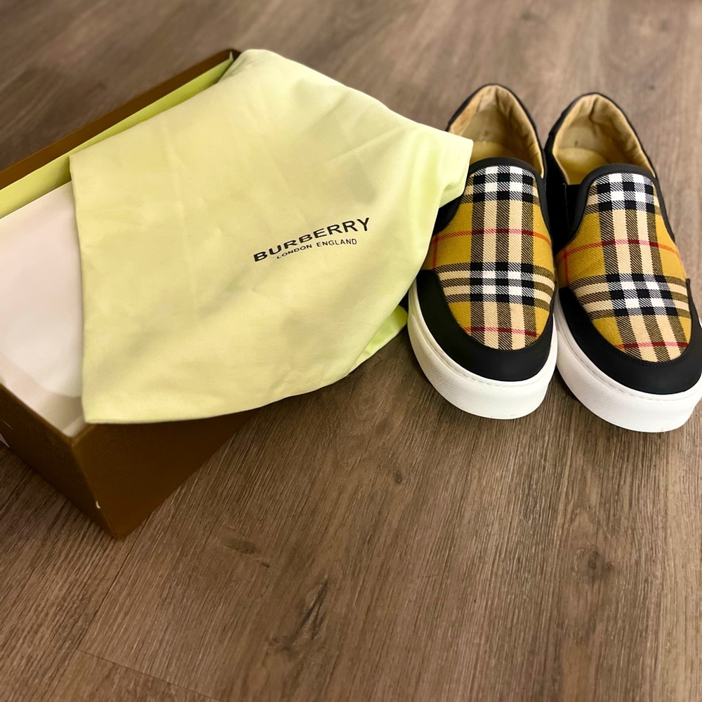 Used once 41eu Burberry slip on sneakers black archived checked
